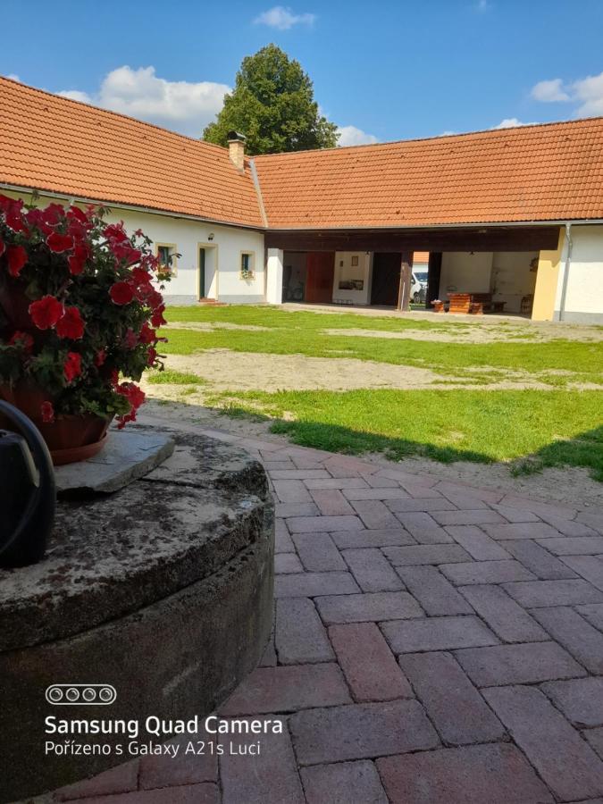 Kojan Apartment Jilovice Luaran gambar