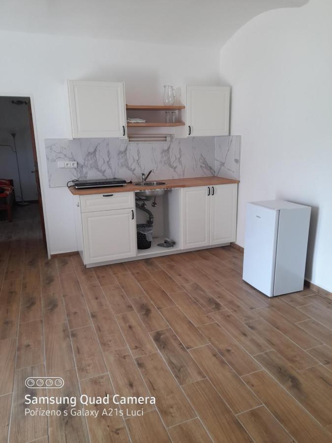 Kojan Apartment Jilovice Luaran gambar