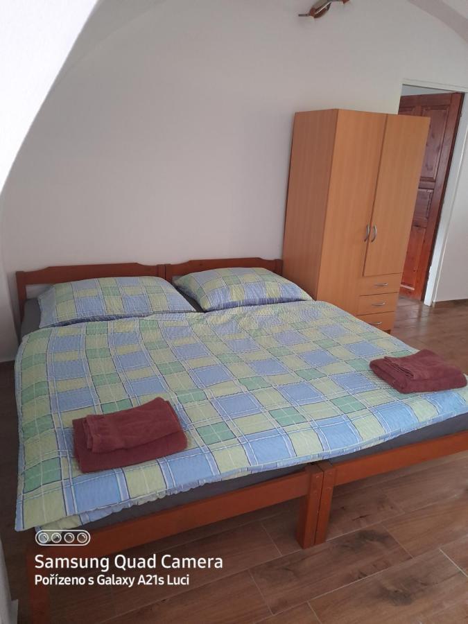 Kojan Apartment Jilovice Luaran gambar
