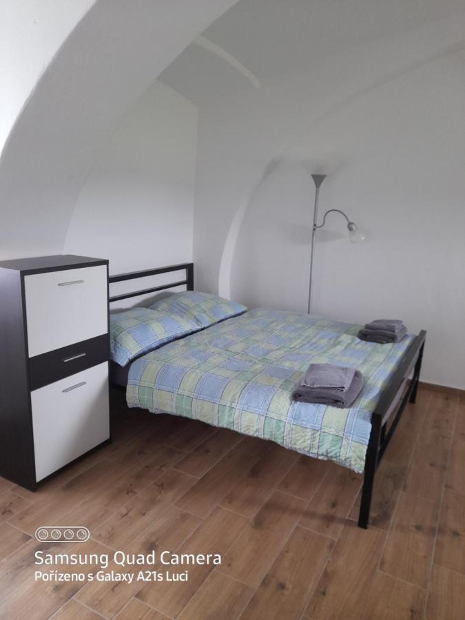 Kojan Apartment Jilovice Luaran gambar