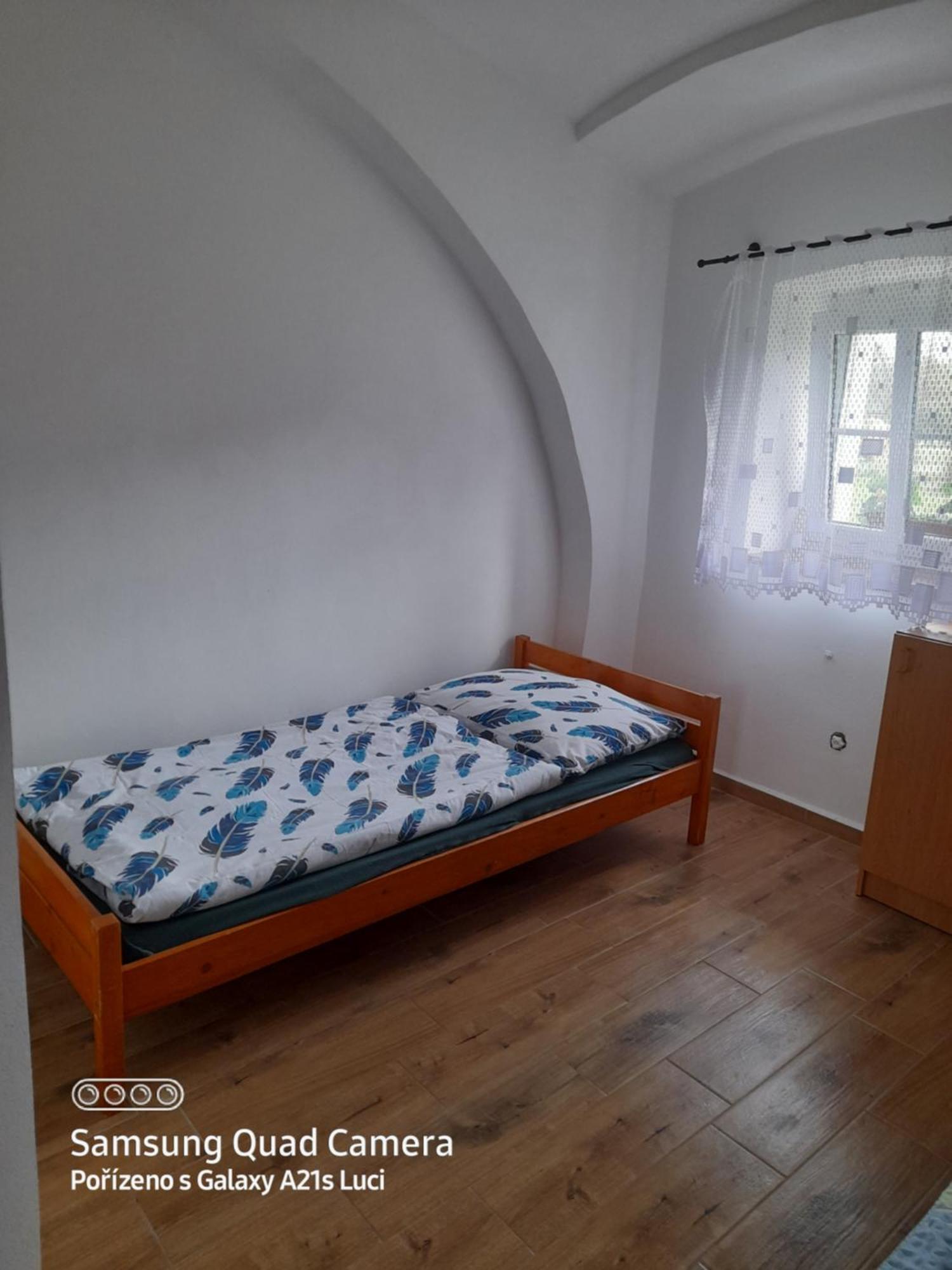 Kojan Apartment Jilovice Bilik gambar